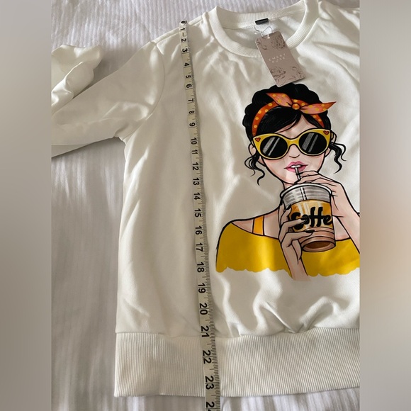 Emery Rose Lune Figure Graphic Sweatshirt Color White Size Medium - Picture 9 of 12
